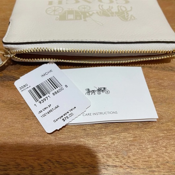 NWT! Coach Jes Corner Zip Wristlet - Picture 5 of 8